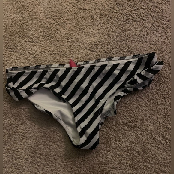 🌸 VICTORIA’S SECRET CHEEKY BIKINI BOTTOMS WITH RUFFLES AND STRIPES SIZE XS - Picture 1 of 3